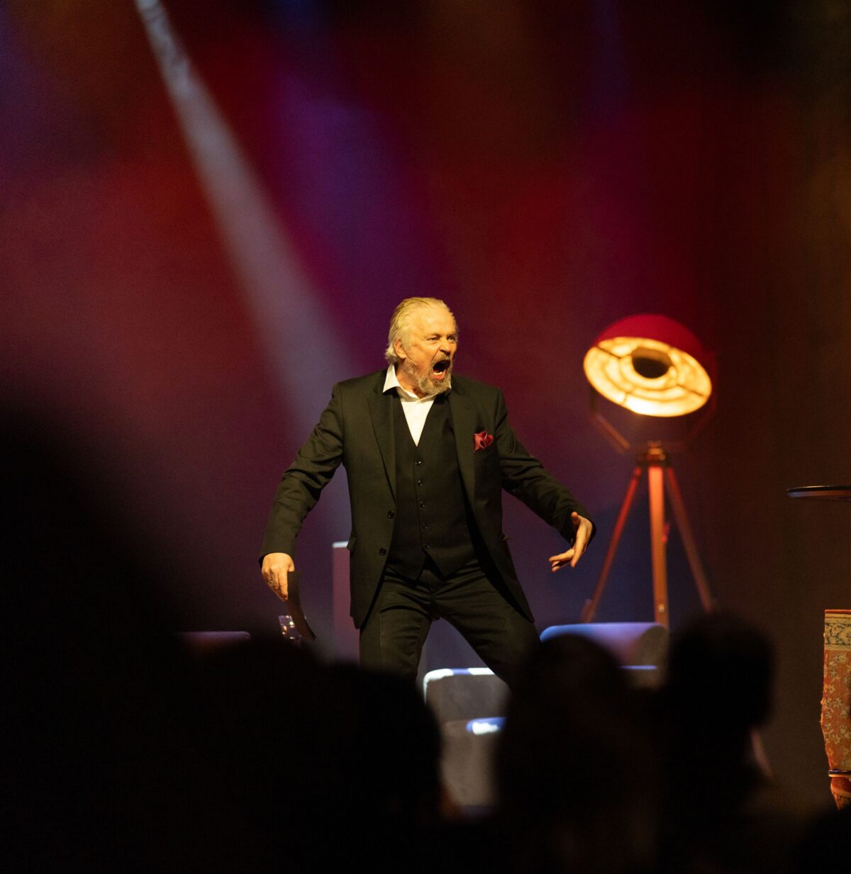 Dennis Storhøi på scenen