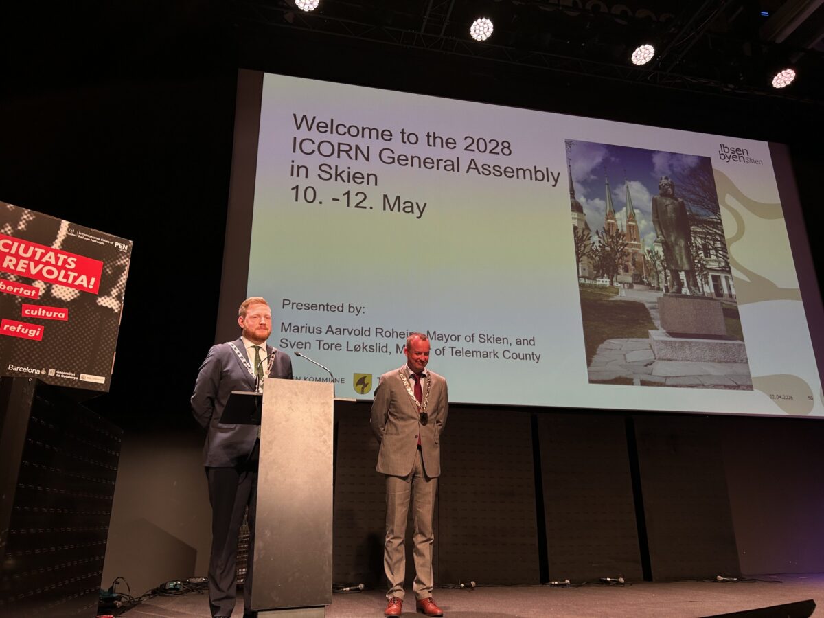 Mayor Marius Roheim and County Mayor Sven Tore Løkslid announce the news that the ICORN general assembly in 2028 will be in Skien.
