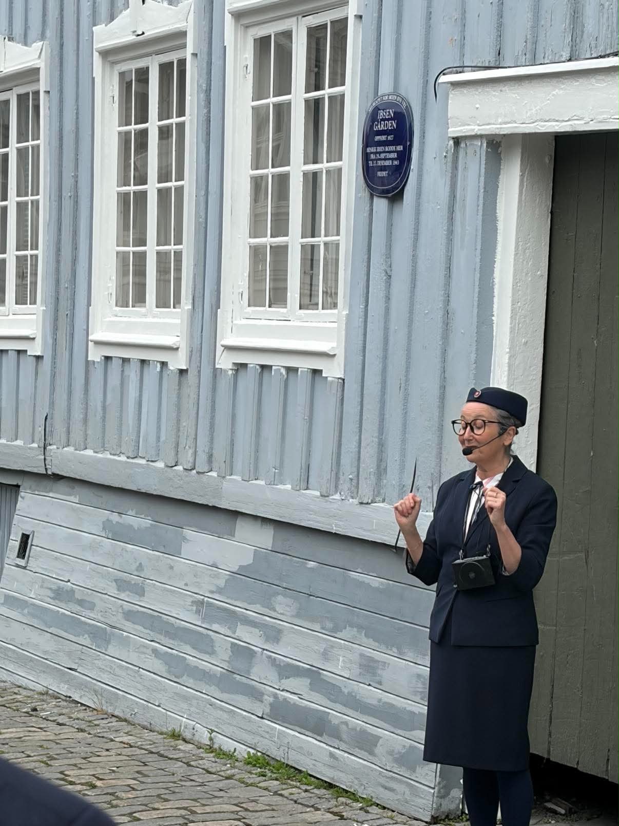 «Henriette Ribsen» - i form av skuespiller Guandaline fra "Mysteriet Ibsen".